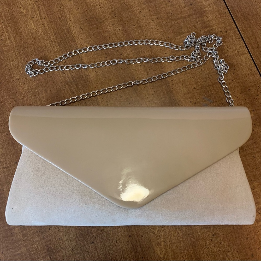 Wallyn’s Beige Clutch w/ Chain Strap